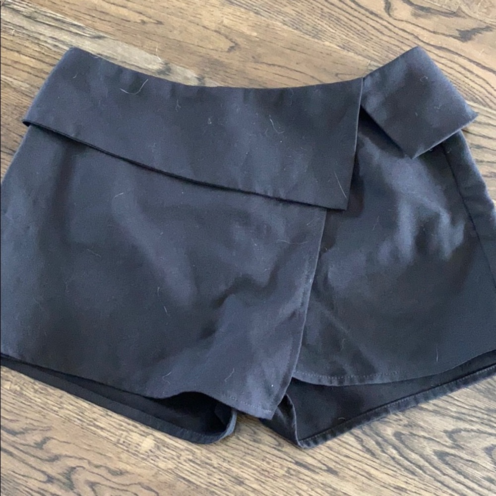 Black skort